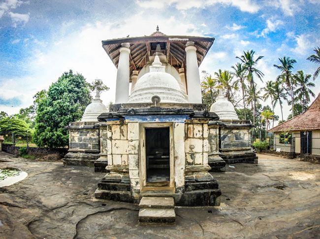 Gadaladeniya Temple