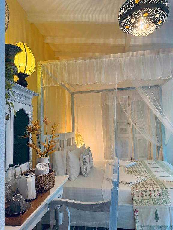 Queen Room · Courtyard