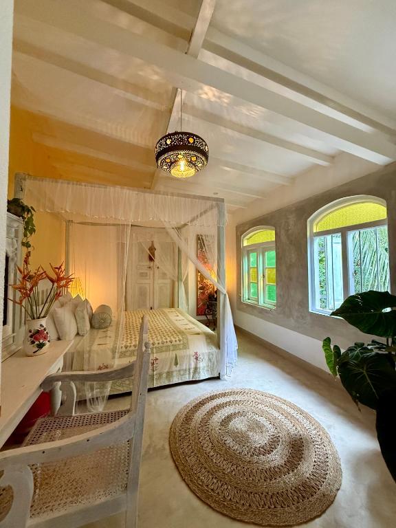 Queen Room · Courtyard