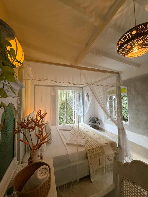 Queen Room · Courtyard